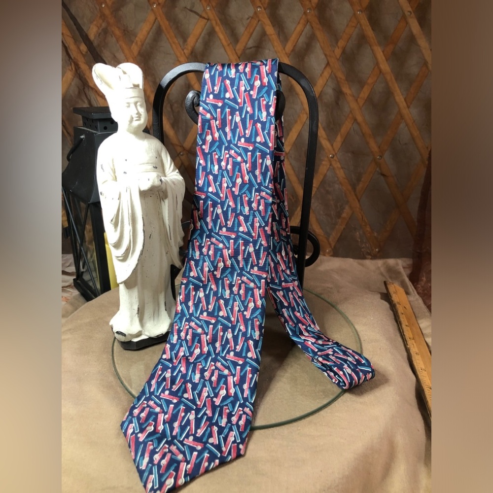 Men's Blue and Pink Patterned Tie